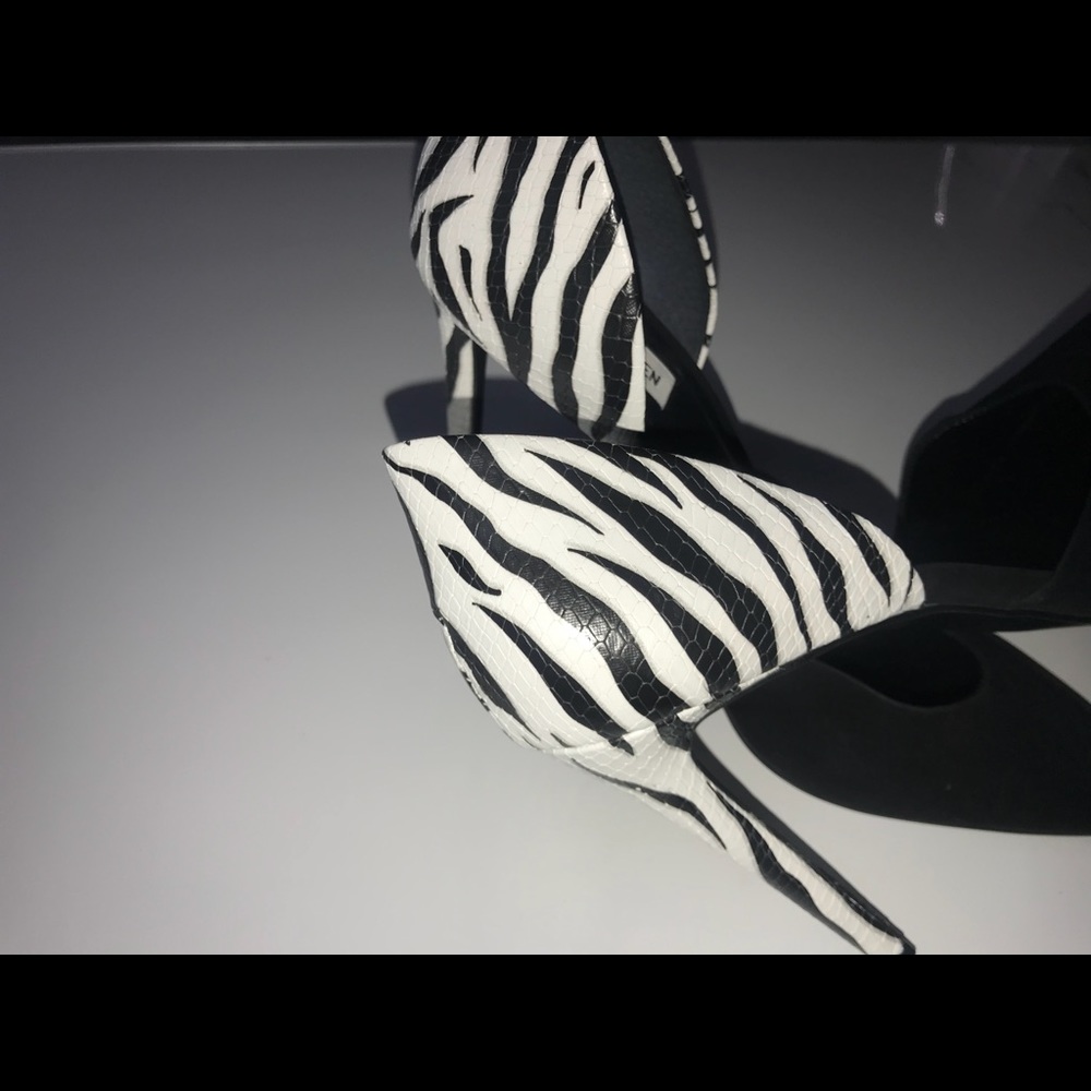 Shoes with my matching blouse - Picture 16 of 16